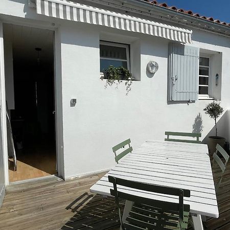 Very Bright Nest With Terrace In The Village La Flotte Buitenkant foto