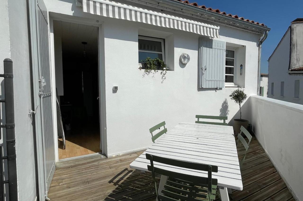 Very Bright Nest With Terrace In The Village La Flotte Buitenkant foto